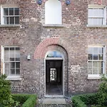 Merrion Mews