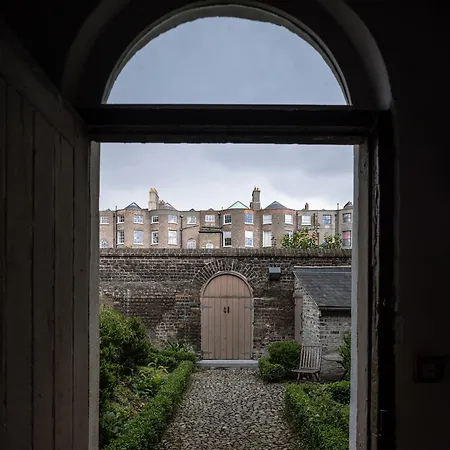 Merrion Mews * Dublin