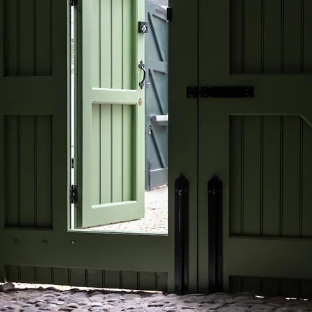 Апартаменты Merrion Mews