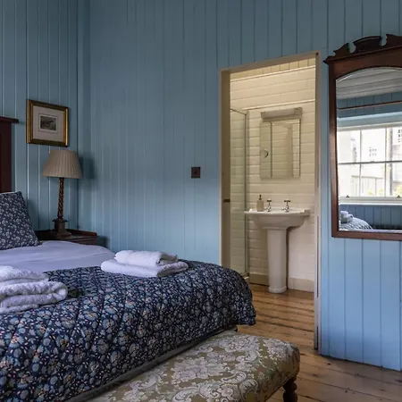 Апартаменты Merrion Mews *