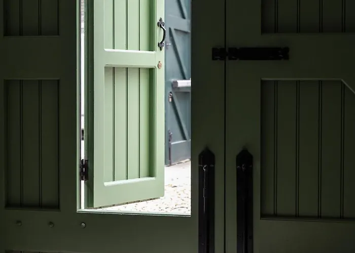 Апартаменты Merrion Mews